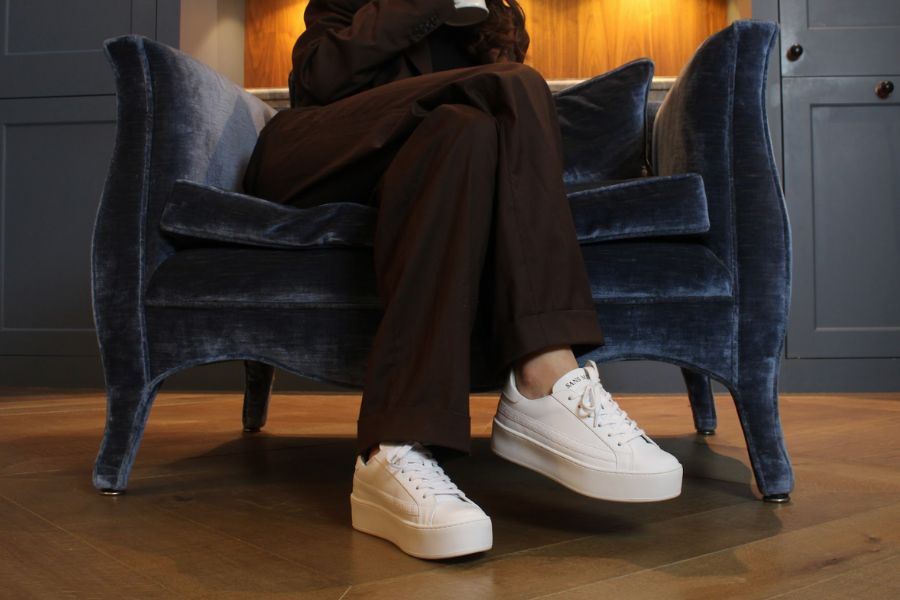 WOMEN'S WHITE SNEAKER COLLECTION