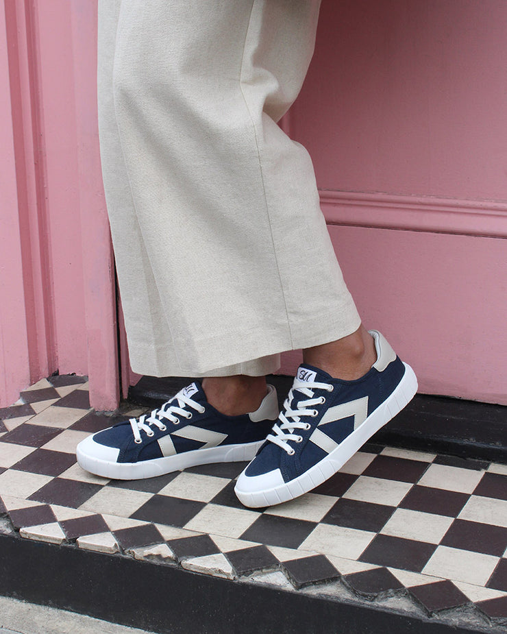 The Helios Navy/Beige